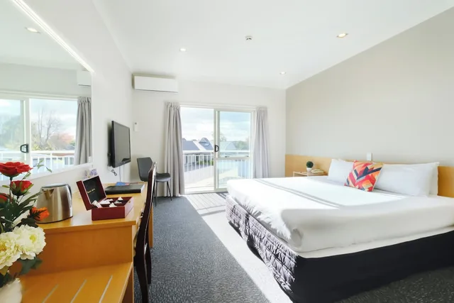 غرفة ديلوكس بسرير كينج، Garden Hotel Christchurch 1/2