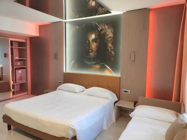 جناح جونيور ثلاثي بسرير كوين مع أريكة، Hotel Camelia 1/1