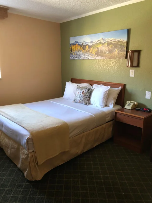 غرفة بسرير كوين، Red River Inn 5/10
