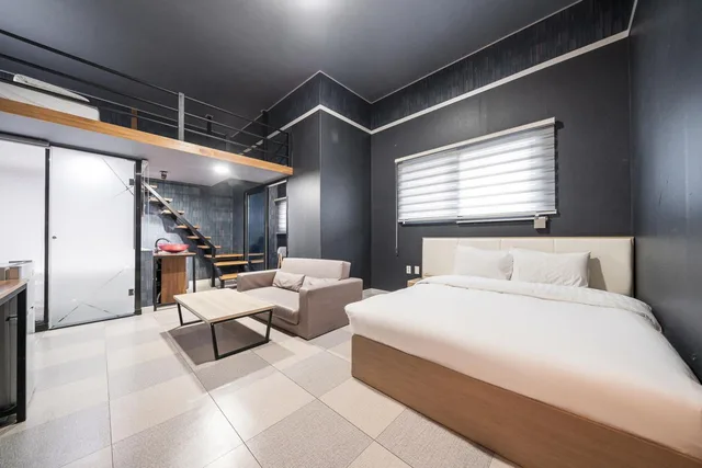 جناح جونيور، Malu Hotel 1/10
