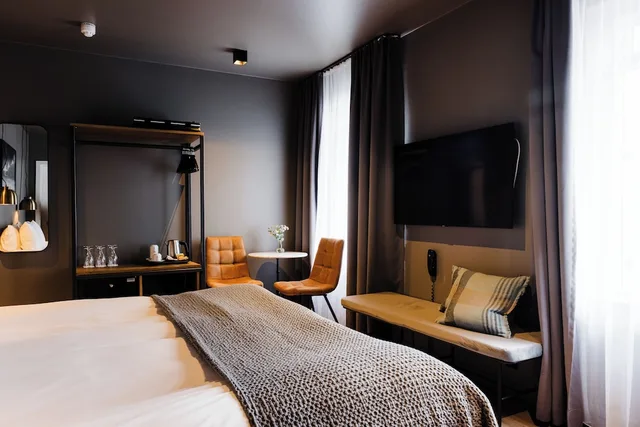 غرفة ثلاثية بفراش فوتون وسرير مزدوج وسرير فردي، Hotel Odinsve 4/10