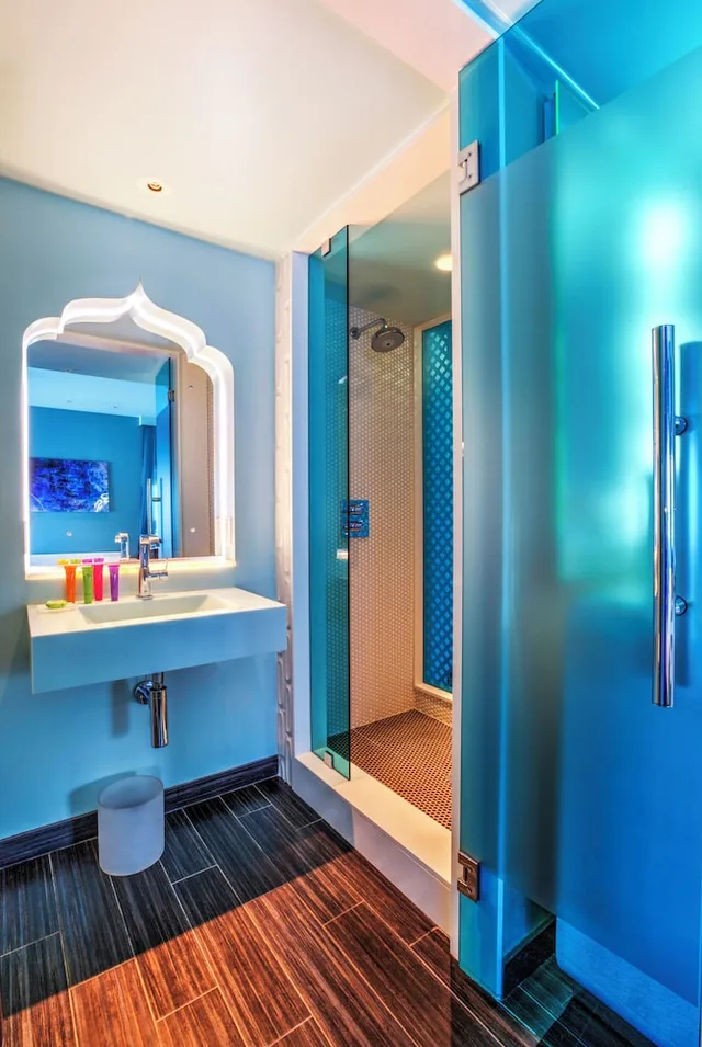 Silver, King Bed، Dream South Beach by Hyatt 3/5