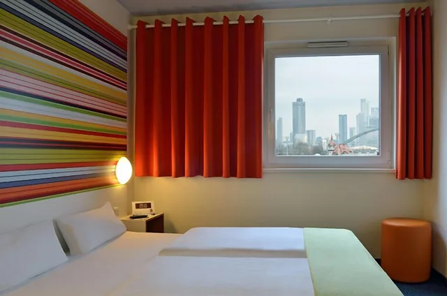 غرفة بسرير كوين، B&B Hotel Frankfurt Niederrad 2/10
