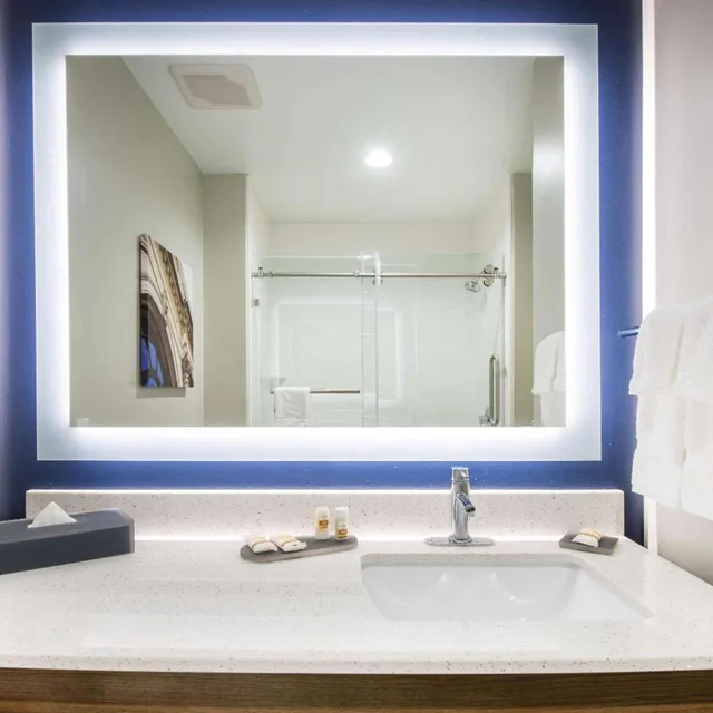 غرفة تنفيذية بسرير كينج مع أريكة، La Quinta Inn Suites By Wyndham Buffalo Amherst 4/8