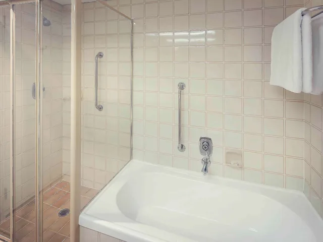 Superior, Queen Bed, Mercure Perth 10/10