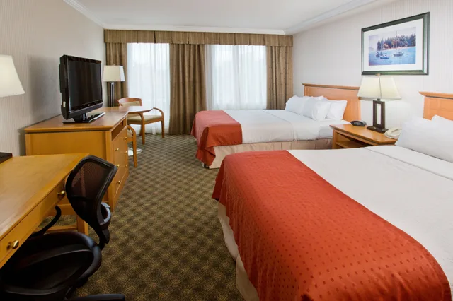 غرفة قياسية بسريرين كوين، DoubleTree by Hilton North Vancouver 1/4