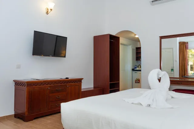 غرفة بسرير مزدوج بإطلالة على المسبح، Fujairah Hotel and Resort 2/4