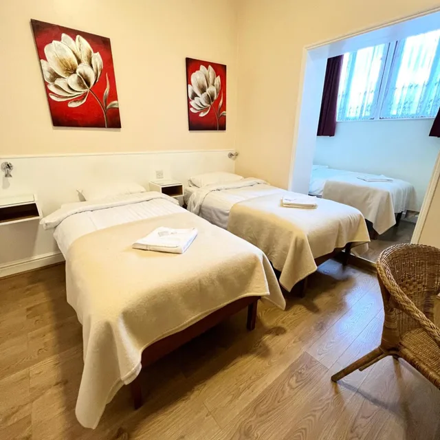 غرفة ثلاثية بحمام خاص، Melbourne House 3/10