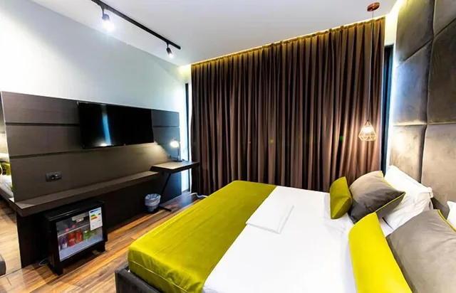 غرفة ديلوكس رباعية بسرير كوين وسريرين منفصلين بشرفة في الطابق الأرضي، Hotel Apollon 1/7