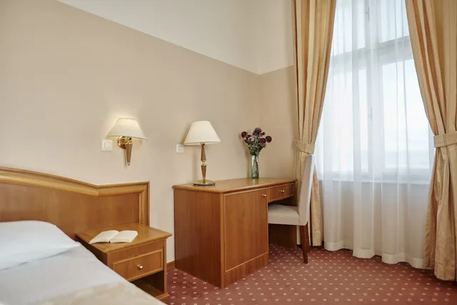 غرفة قياسية بسريرين منفصلين بإطلالة على البحر، Hotel Lovran 7/10