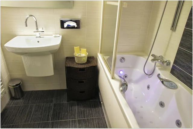 Vip, Queen Bed, Balcony, Bathtub، Hotel de Clisson 1/3