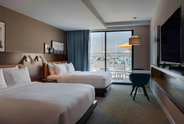Room, 2 Queen Beds, Pool Side, Patio، Hilton Buena Park Anaheim 2/3