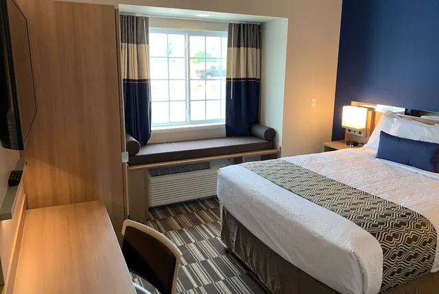 غرفة بسرير كوين لذوي الإعاقة، Microtel Inn and Suites By Wyndham Fountain North 1/2