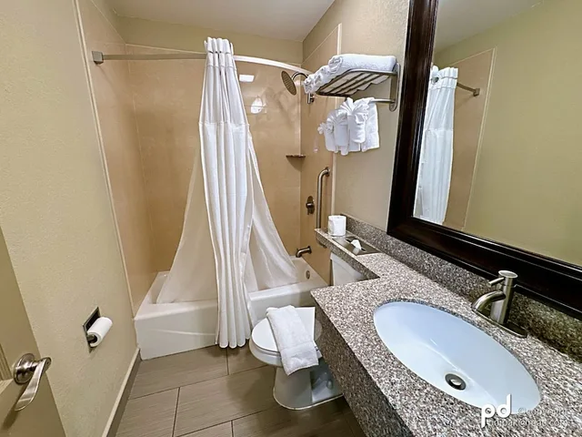 غرفة قياسية بسرير كوين، Travel Inn and Suites Flemington 4/7
