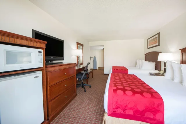 غرفة بسريرين كوين لذوي الإعاقة، Ramada By Wyndham Enid 4/8