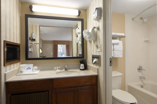 غرفة ديلوكس بسرير كينج، Days Inn By Wyndham Longview South 3/4