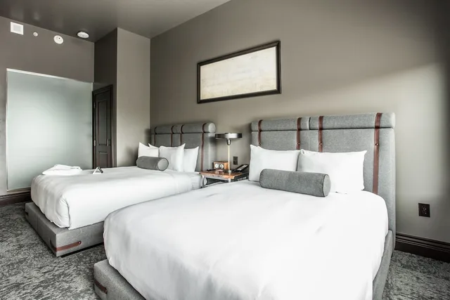 غرفة تقليدية بسريرين كوين لذوي الإعاقة، Ironworks Hotel Indy 2/3