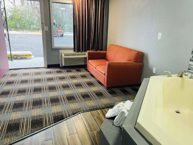 جناح بسريرين مزدوجين بمطبخ صغير للمدخنين، Travelodge by Wyndham Sellersburg / Louisville North 7/10