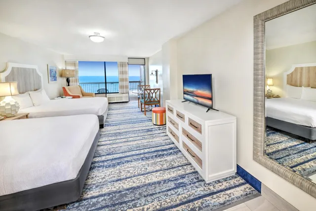 Room, 2 Queen Beds, Ocean Front, Kitchen، Bahama House 2/4