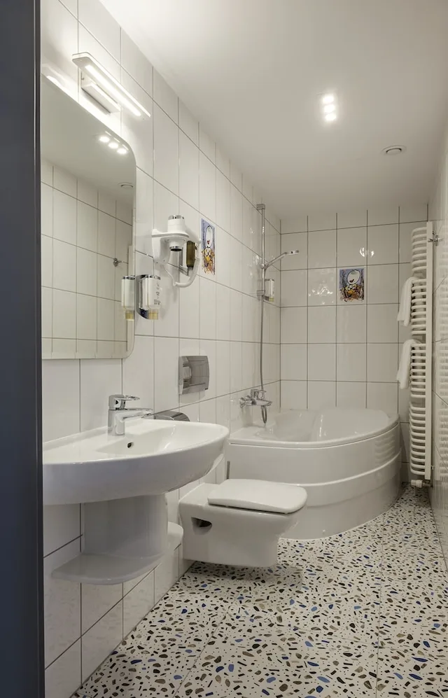 Junior Suite, Queen Bed, Sofa, Hotel H12 4/4