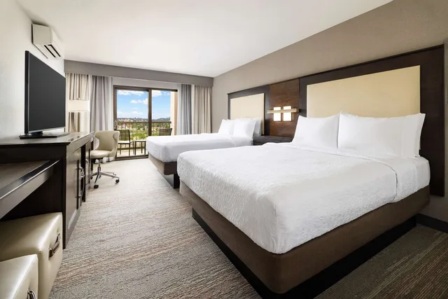 غرفة بسريرين كوين بإطلالة على النهر، Hampton Inn & Suites Napa 2/3