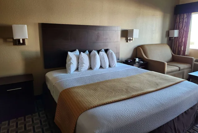 غرفة بسرير كينج لذوي الإعاقة، Days Inn By Wyndham Baytown East 2/8