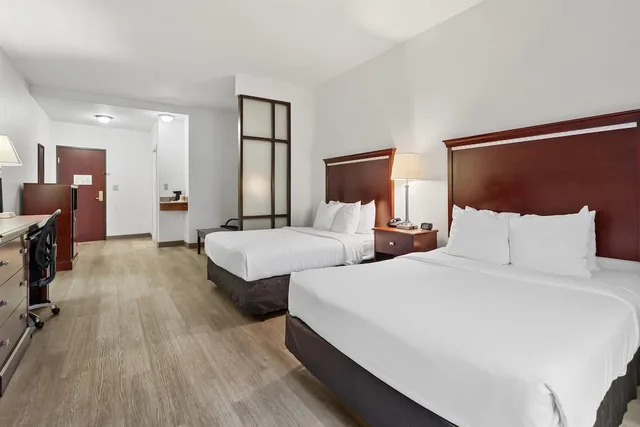 Suite, 3 Queen Beds, 2 Queen Beds, Sofa, Comfort Suites At Lake Worth 1/6