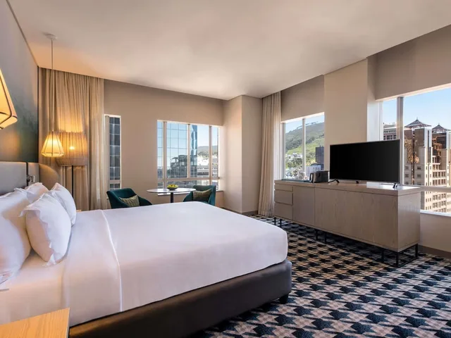 Executive, King Bed, Pullman Cape Town City Centre 1/10