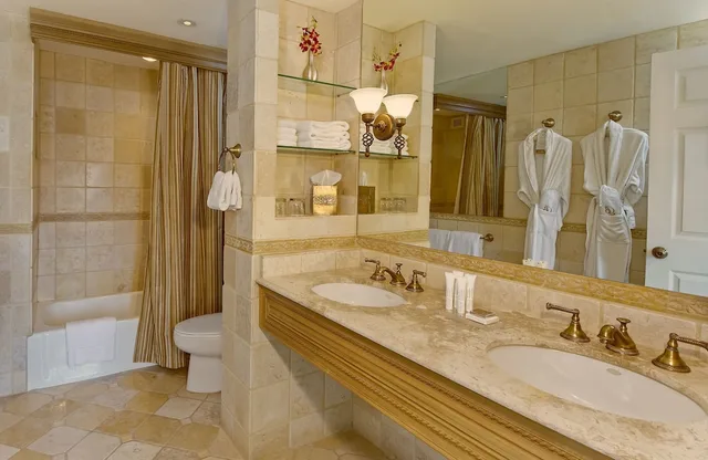 جناح بسريرين كوين، Biltmore Hotel 4/6