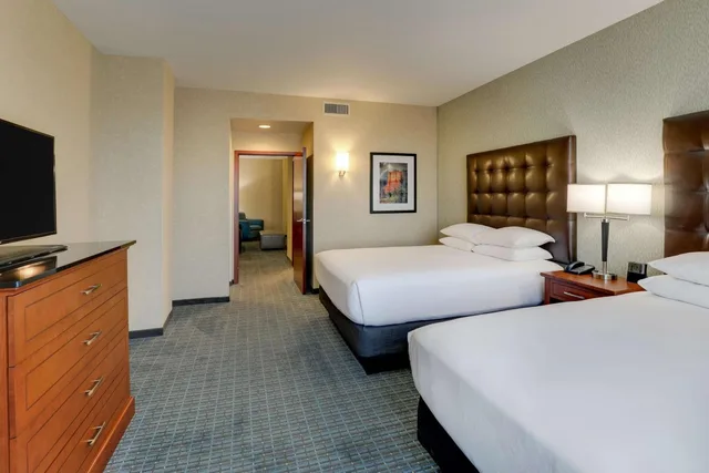 جناح بسريرين كوين، Drury Inn and Suites Phoenix Chandler Fashion Center 1/3