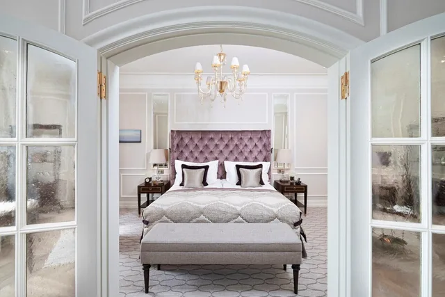 1 Bedroom, Celebrity, Suite, King Bed, Lake View, Living Area، Fairmont Vier Jahreszeiten 1/3