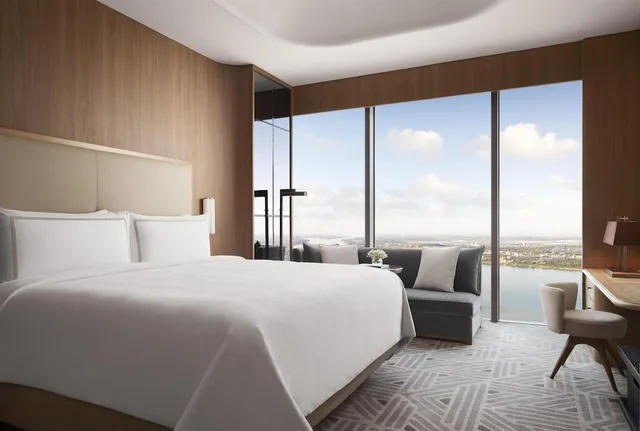 City, Executive, Suite, King Bed، Shangri-La Phnom Penh 2/3