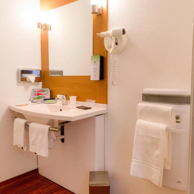 غرفة بريستيج ثلاثية، Hotel Kyriad Quimper Pont L Abbe 10/10