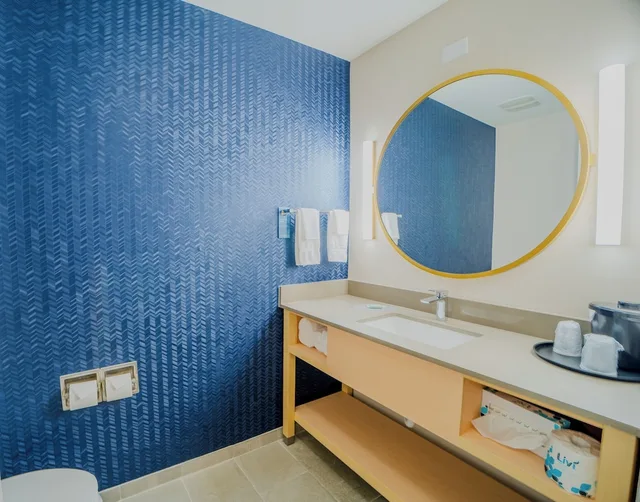 جناح بسرير كينج مع أريكة، Fairfield Inn And Suites Russellville 4/4