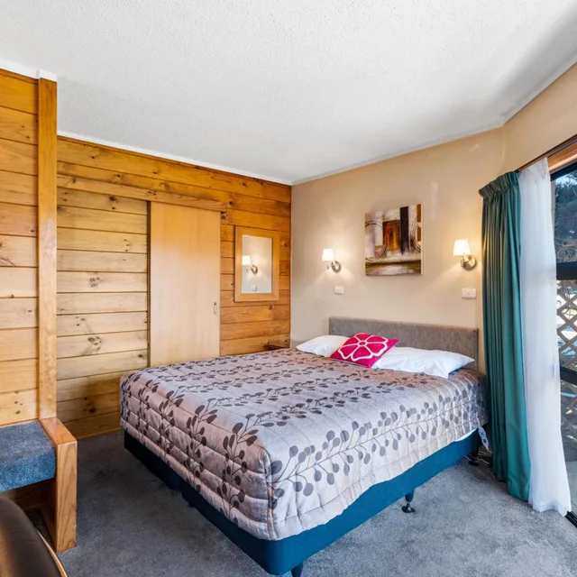 استوديو تنفيذي، Aspiring Lodge Motel 1/3