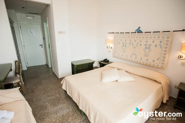 غرفة قياسية ثلاثية، Castello Hotel Sardinia 1/4