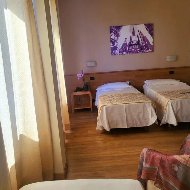 غرفة ديلوكس ثلاثية، Hotel Lux 3/10