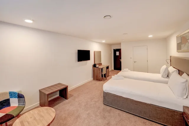 غرفة قياسية بسرير مزدوج أو سريرين منفصلين، OYO Plymouth Central Hotel 1/4
