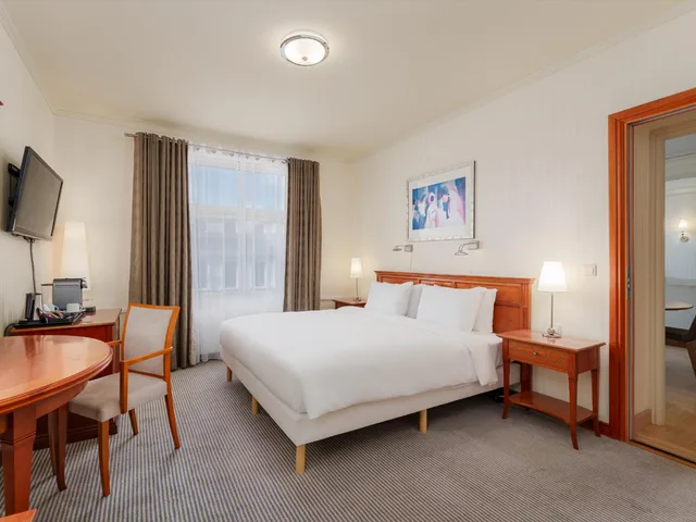 جناح رئاسي بسرير كوين بشرفة، Radisson Blu Ridzene Hotel, Riga 1/4