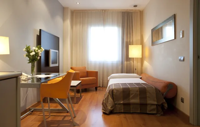 جناح جونيور بسرير مزدوج بحوض جاكوزي، Hotel Vertice Aljarafe 5/10
