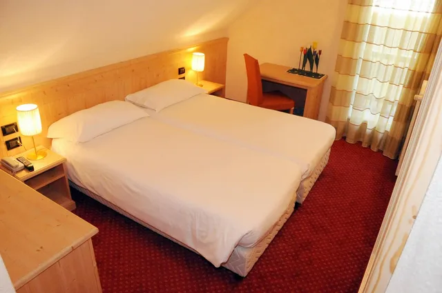 غرفة قياسية بسرير مزدوج، Th Corvara Greif Hotel 4/10