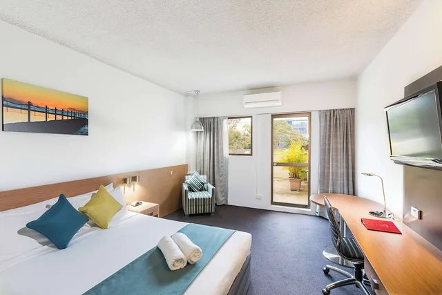 غرفة قياسية بشرفة، METRO HOTEL MIRANDA 1/10