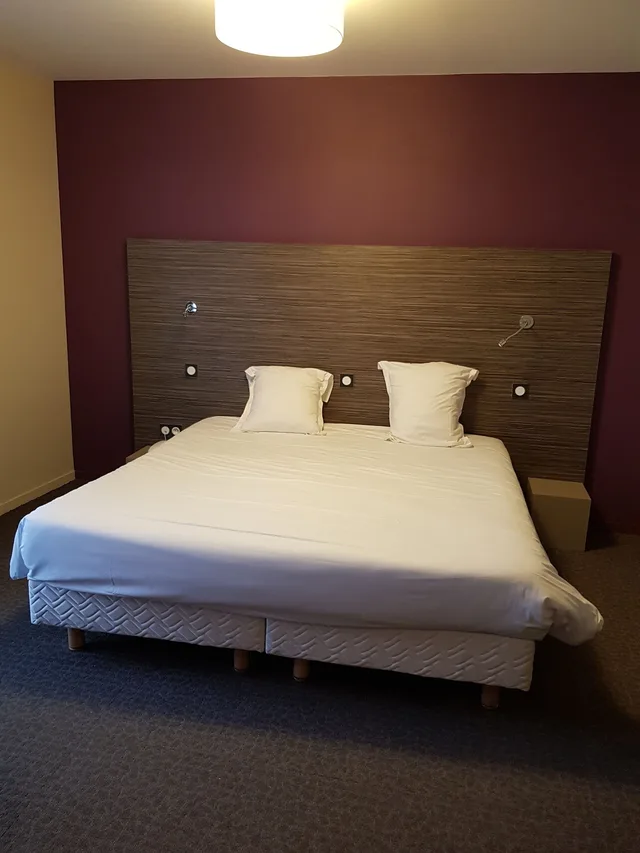 غرفة كومفورت بسرير كينج، Logis Hotel La Bonne Auberge 2/3