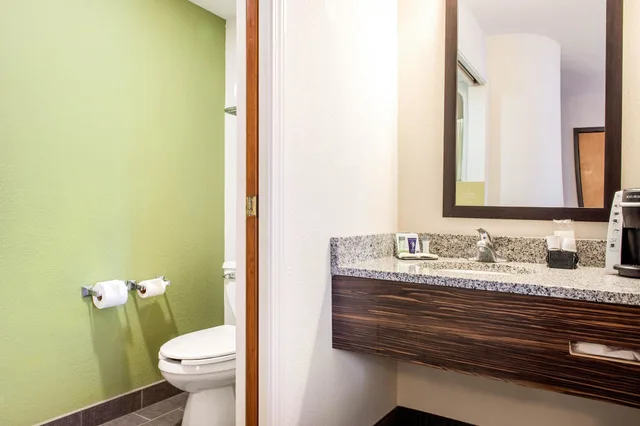 غرفة قياسية بسرير كوين، Sleep Inn & Suites Columbus South 5/6