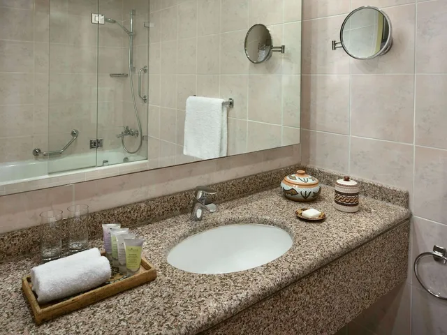 غرفة سوبيريور بسريرين منفصلين، MOVENPICK RESORT PETRA 7/10
