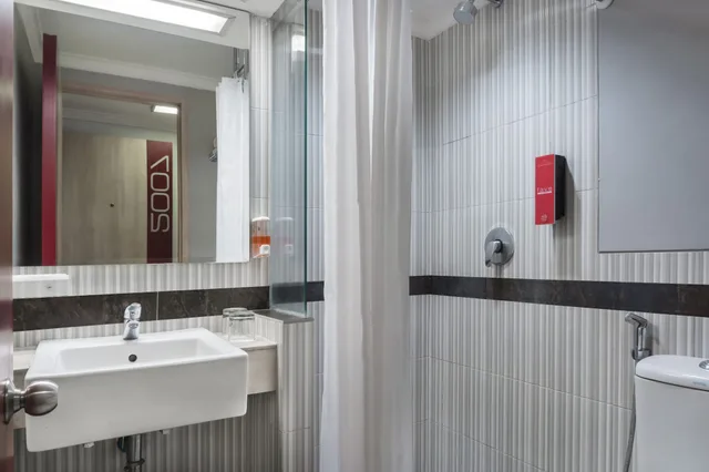 Standard, Twin Beds, favehotel Premier Cihampelas 4/4