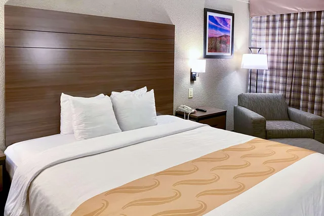جناح بسرير كينج، Quality Inn & Suites Airport El Paso 2/2