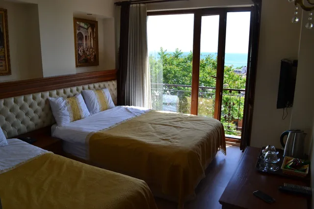 غرفة ثلاثية بسرير مزدوج وسرير فردي بإطلالة على البحر، Hotel Blue Istanbul 1/6