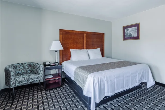غرفة بسرير كوين، Travelodge by Wyndham Jackson North 4/6