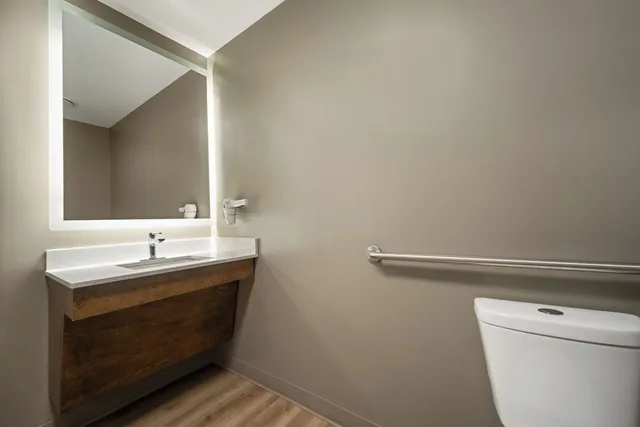 Deluxe, 2 Queen Beds, Accessible, Days Inn by Wyndham Anderson/Clemson Area 5/5